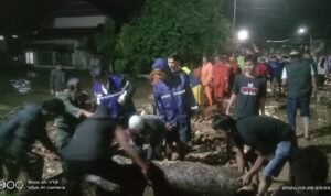 Banjir Disertai Lumpur dan Kayu Landa Kota Palopo Sulsel