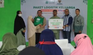 Baznas RI bersama Alfamidi Salurkan 2.050 Paket Logistik Keluarga di Tangerang