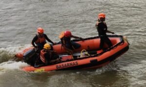 Seorang Warga Melompat ke Sungai Pappa Takalar, Basarnas Lakukan Pencarian