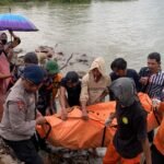 Tim Sar Gabungan Temukan ABK KMN yang Tenggelam di Muara Sungai Sinjai