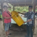 Jaga Kebersihan ODTW Tamboke, UPT Pariwisata Lutra Bagikan Tempat Sampah