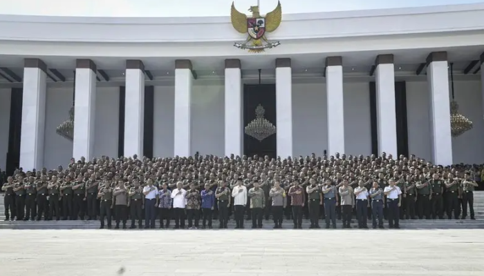 Presiden Jokowi Harap TNI-Polri Kembangkan Semangat Transformasi di IKN ke Daerah