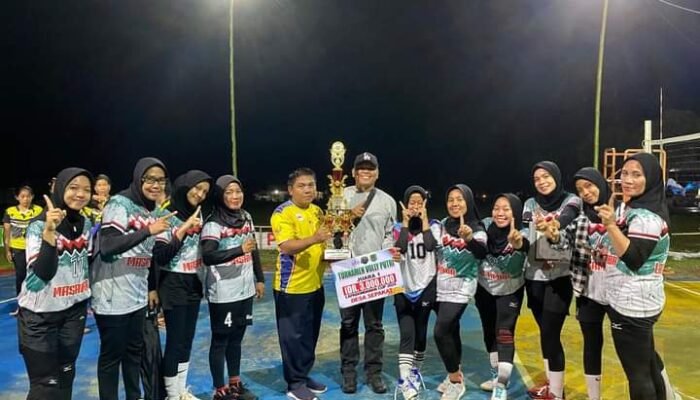 Tim Putri Laba Juara Turnamen Bola Voli Lapadondanan Cup 2024