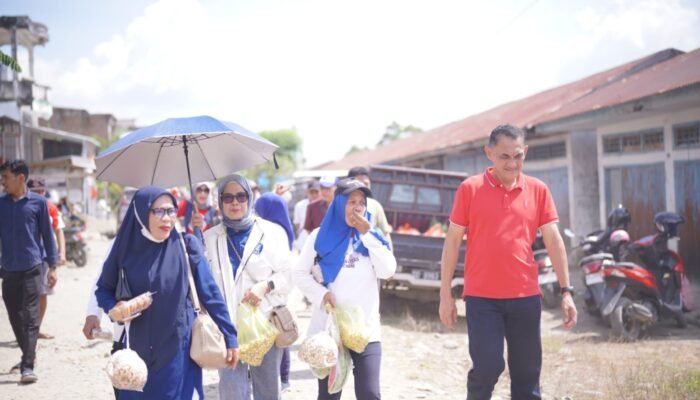 Didampingi Ketua PAN Luwu, Agussalim Terima Masukan dan Keluhan Pedagang Pasar Bajo