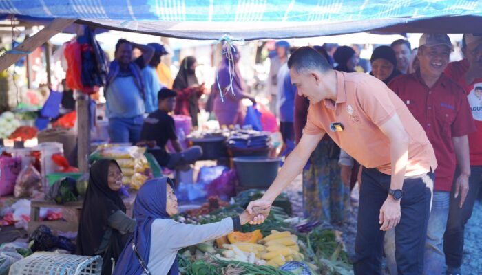 Kunjungi Pasar Padang Sappa, Ini Komitmen Agussalim kepada Pedagang