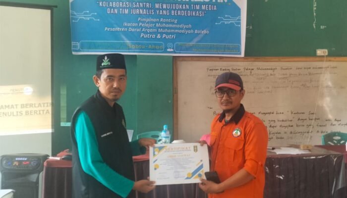 Santri Ponpes Darul Arqam Muhammadiyah Balebo Dilatih Menulis Berita sesuai Kaidah Jurnalistik