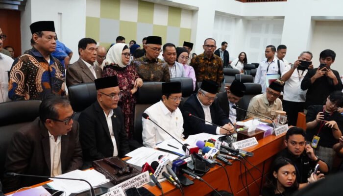 Kemenag dan Komisi VIII Sepakati Biaya Haji 2025 Turun
