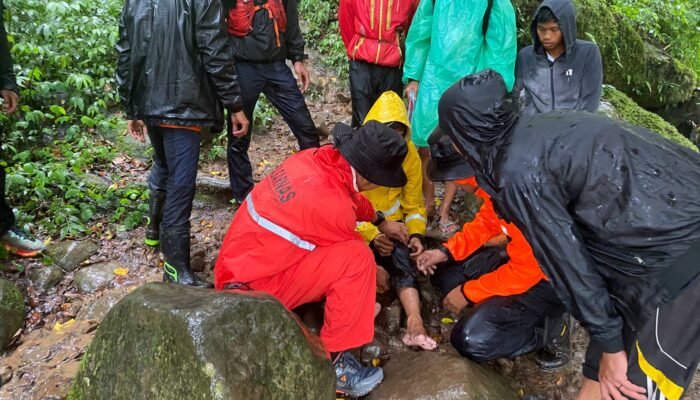 Alami Trouble di Gunung Lompobattang, Satu Pendaki Dievakuasi 