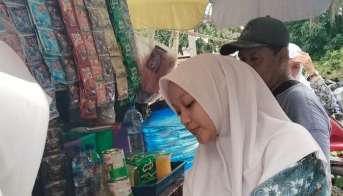 Kisah Aini Zahra: Dari Penjual Es Oyen Hingga Siswa Berprestasi