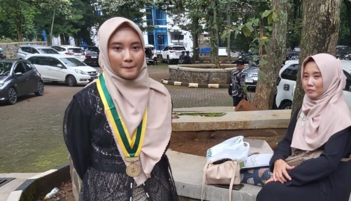 Annisa Himmatul Aulia: Dari Keluarga Sederhana Menuju Kesuksesan Sebagai Dokter Muda