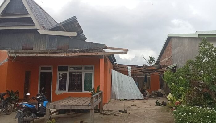 Update Puting Beliung: 42 Rumah Warga Rusak di Desa Dadeko dan Bonepute