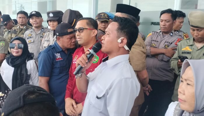 Geruduk Kantor DPRD, Honorer Palopo Tuntut Status PPPK dan Gaji Sesuai UMP