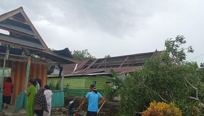 Angin Puting Beliung Terjang Dua Kecamatan di Luwu, 52 Rumah Warga Rusak