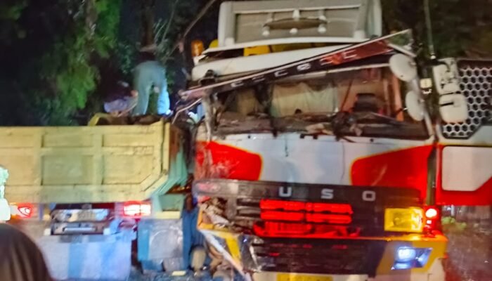 Tabrakan Dump Truck vs Tronton di Palopo, Satu Pengemudi Luka Serius