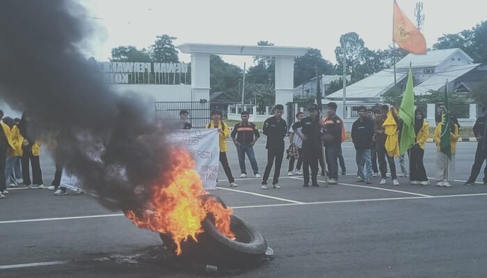 Unjuk Rasa Mahasiswa di Palopo Tuntut Program MBG dan Pencabutan Inpres 1/2025