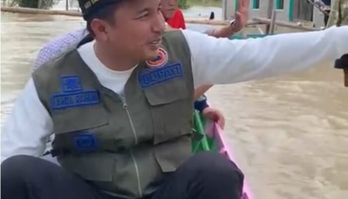 Bupati Andi Rahim Pilih Temui Korban Banjir Ketimbang Hadiri Sertijab Gubernur