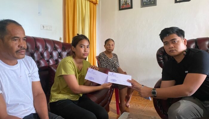 Kunjungi Kediaman Keluarga Feni Ere, Polres Palopo Serahkan SP2HP