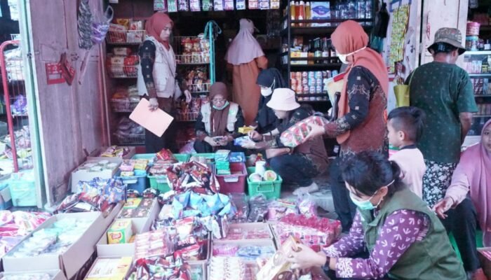 Tim Terpadu Temukan Produk Kedaluwarsa di Pasar Wasuponda