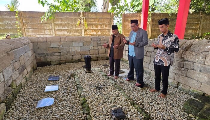 Dewan Hakim STQH XXIII Ziarah ke Makam Datu’ Patimang Malangke