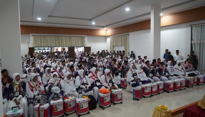 Bupati Luwu Lepas 270 Jamaah Calon Haji: Titip Doa dan Harapan untuk Daerah