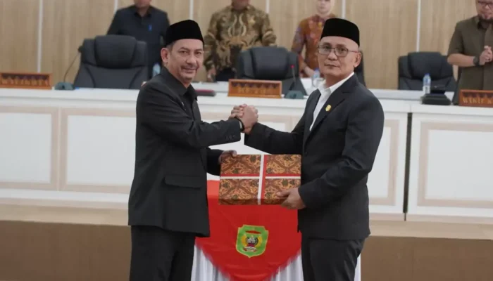 Paripurna DPRD Palopo: Pj WaliKota Serahkan Ranperda dan Umumkan WTP ke-10