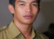 Plt. Kepala Desa Rante Balla Imbau Kader Bawa SK ke Kantor Desa