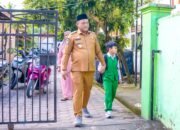 Bupati Luwu Ikut Kampanye Nasional, Ayah Mengantar Anak di Hari Pertama Sekolah