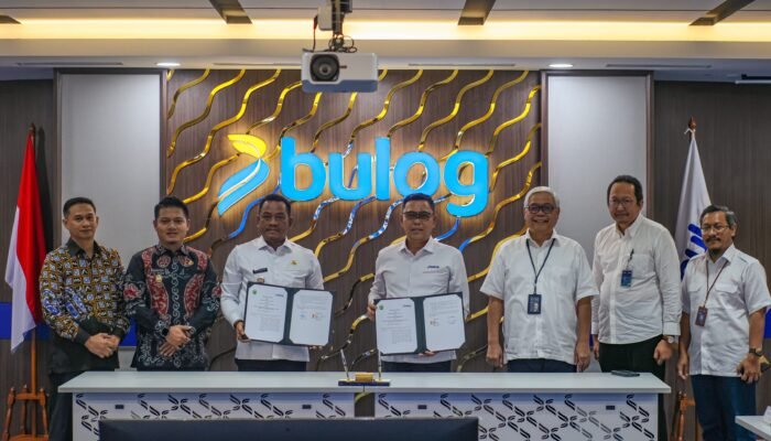 Perum Bulog dan Pemkab Luwu Teken MoU Pembangunan Sentra Penggilingan Padi
