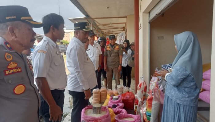 Tekan Inflasi, Bupati Luwu Sidak Pasar Suli dan Dorong Kemitraan Pedagang dengan Bulog