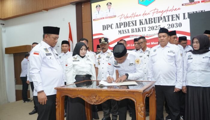 Bupati Luwu Kukuhkan 22 Kades dan Lantik Pengurus APDESI 2025–2030