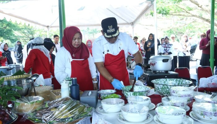 Semarak HUT ke-80 RI: Kapurung Massal Disajikan Bupati Luwu dan Pejabat Pemkab