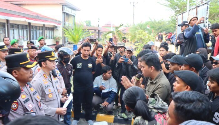 Ratusan Massa Kepung Tiga Titik di Palopo, Desak Reformasi Polri
