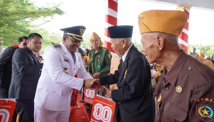 Bupati dan Wabup Luwu Beri Penghormatan Khusus untuk Legiun Veteran di HUT RI