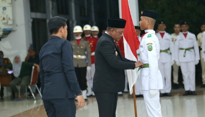Bupati Luwu Kukuhkan 73 Anggota Paskibraka HUT RI ke-80