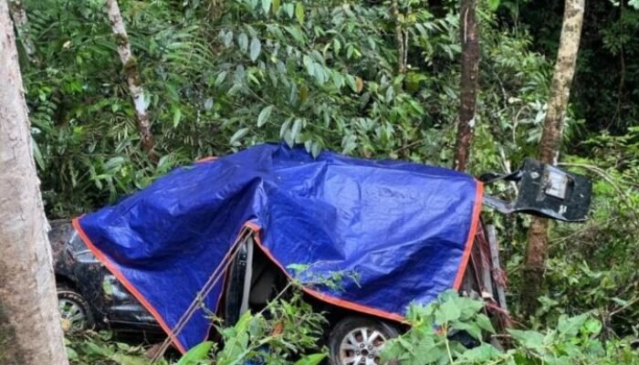Kecelakaan Tunggal di Battang Barat, Innova Masuk Jurang Saat Jalan Berkabut