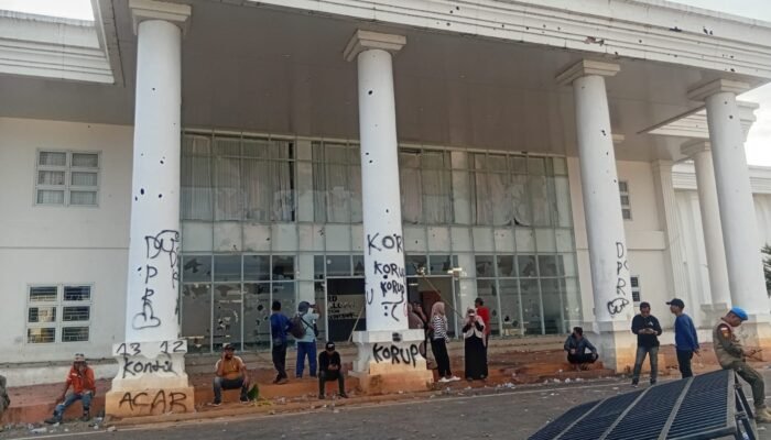 Ricuh Demo di DPRD Palopo, Kerugian Ditaksir Capai Rp 1 Miliar