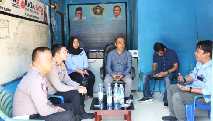 Kapolres Palopo Perkuat Sinergi dengan Insan Pers, Kunjungi Sekretariat SMSI