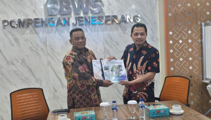 Fokus Infrastruktur, Bupati Luwu Serahkan Proposal Bendung dan PDAM ke BBWS