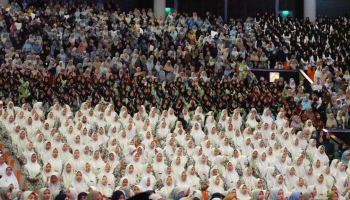 Wamenag Romo Syafi’i Tegaskan Komitmen Pemerintah Perkuat Peran Pesantren di Indonesia