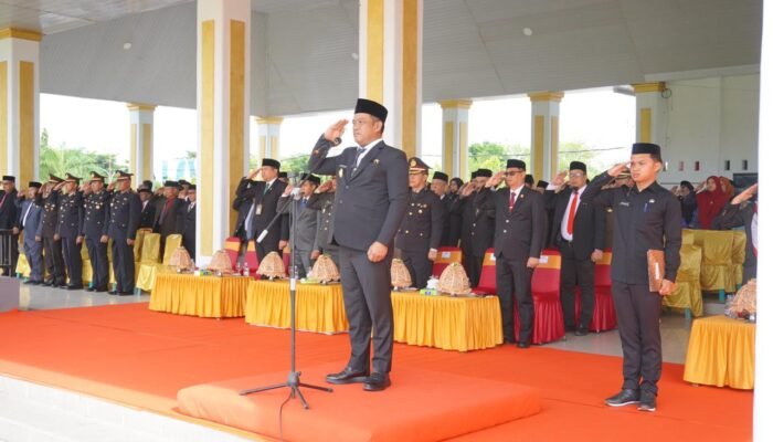 Hari Sumpah Pemuda ke-97 Tahun 2025, Bupati Serahkan Sertifikat Kepada Pelajar Berprestasi