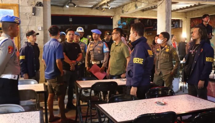 Polres Palopo Gerebek Tempat Hiburan Tak Berizin, Temukan Sejumlah Botol Miras