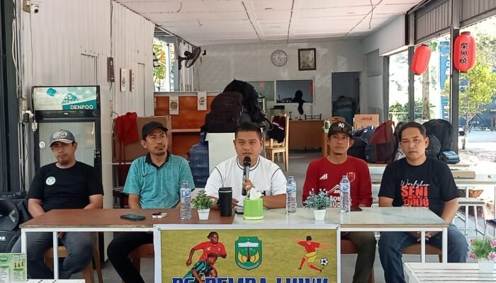Dhevi Bijak Lepas Tim PS Pemda Luwu ke Ajang Piala Gubernur