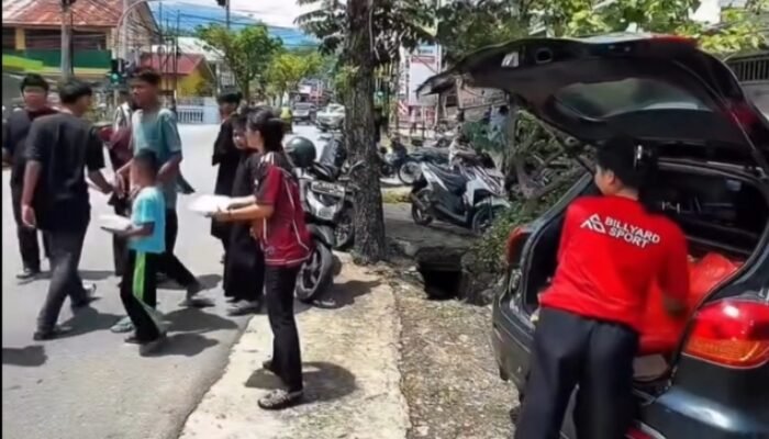 Aksi Jum’at Berkah AS Bilyard, Ratusan Kotak Makanan Dibagikan