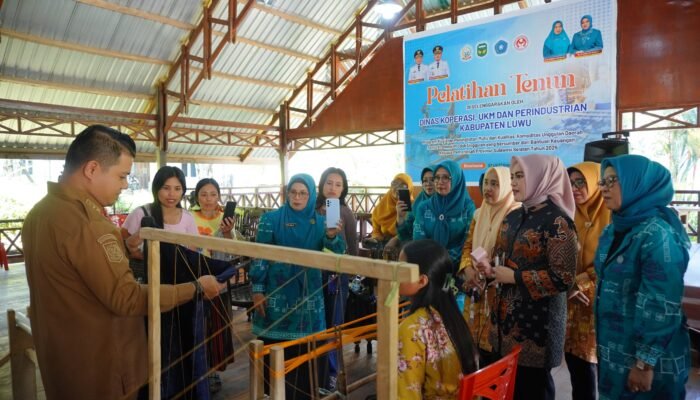 Pelatihan Tenun di Luwu, Dorong Inovasi dan Kemandirian Ekonomi Lokal