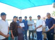 Dukung Ekonomi Nelayan, Bupati Luwu dan Anggota DPRD Salurkan Mesin Perahu dan Kapal 1 GT