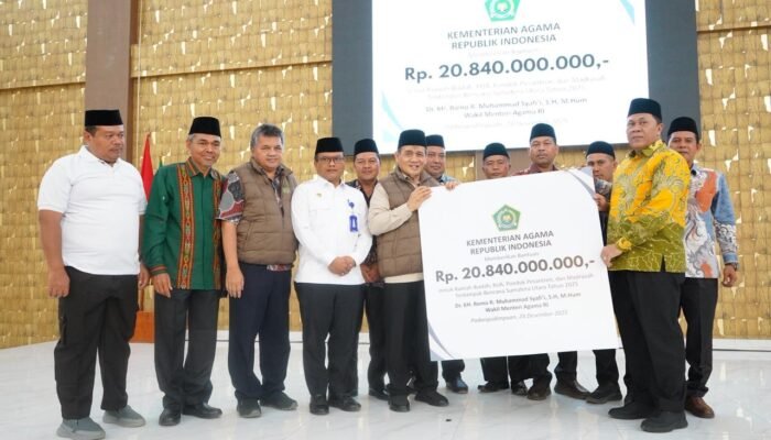 Kemenag Serahkan Bantuan Rp20,84 Miliar untuk Korban Banjir di Sumatra Utara