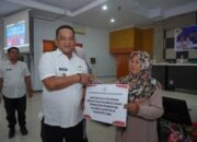 Bupati Luwu Serahkan Bantuan Usaha, Perkuat Kemandirian Ekonomi Keluarga