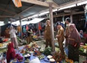 Bupati Luwu Sidak Pasar Bajo, Tekankan Pedagang Tak Jual Beras di Atas HET