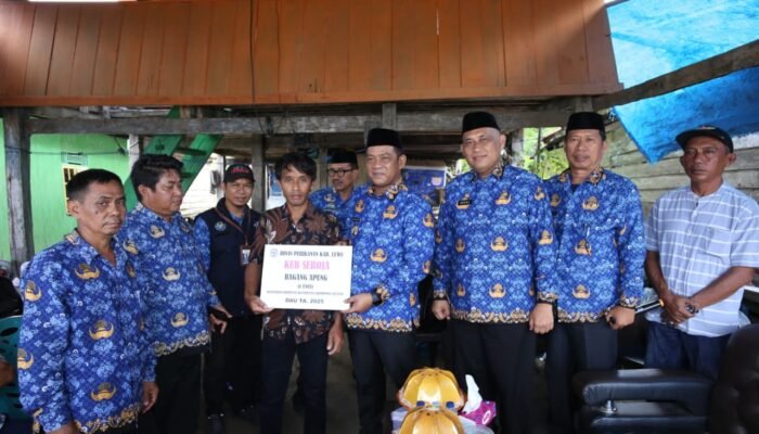 Bupati Luwu Serahkan Bantuan Bagang Apung untuk Perkuat Sektor Perikanan