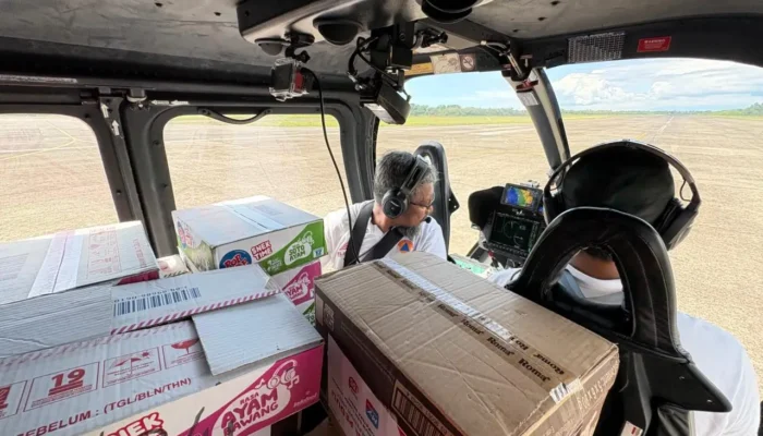 Bantuan 4,1 Ton Diangkut Udara ke Wilayah Terisolir Banjir dan Longsor di Sumbar